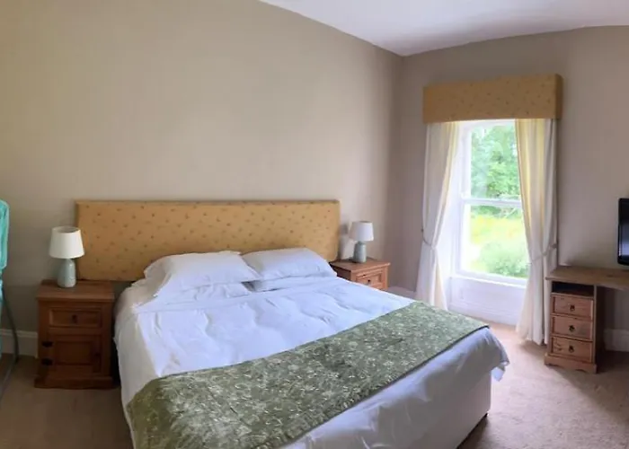 Bed & Breakfast Dernacally House And