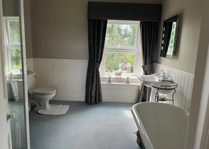 Bed & Breakfast Dernacally House And 3*